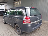 Pogled od pozadi levo
