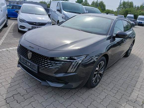 Pogled od napred levo