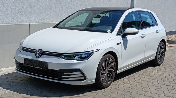 Pogled levo spredaj