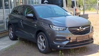 Pogled desno spredaj