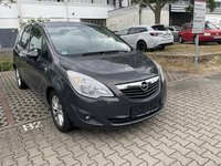 Skats no labās puses priekšā