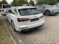 Skats no kreisās puses aizmugurē