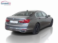 Pogled desno zadaj