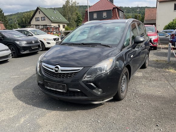 Pogled levo spredaj