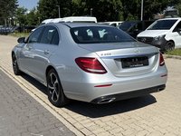 Pogled levo zadaj