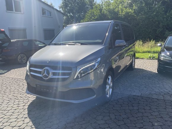 Skats no kreisās puses priekšā