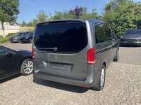 Skats no labās puses aizmugurē