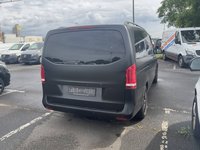 Skats no labās puses aizmugurē