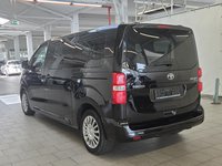 Pogled levo zadaj