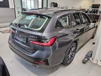Pogled desno zadaj
