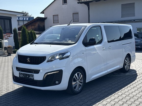 Pogled levo spredaj