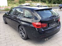 Skats no kreisās puses aizmugurē