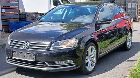 Pogled levo spredaj