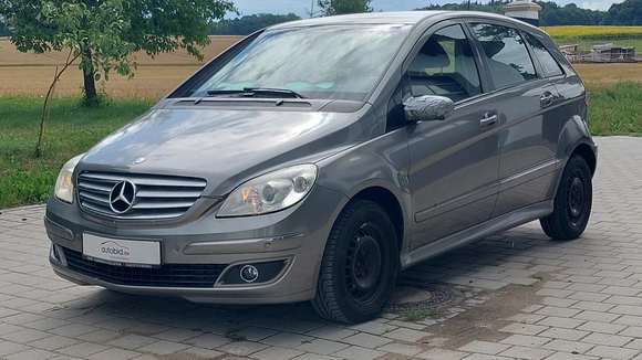 Pogled levo spredaj