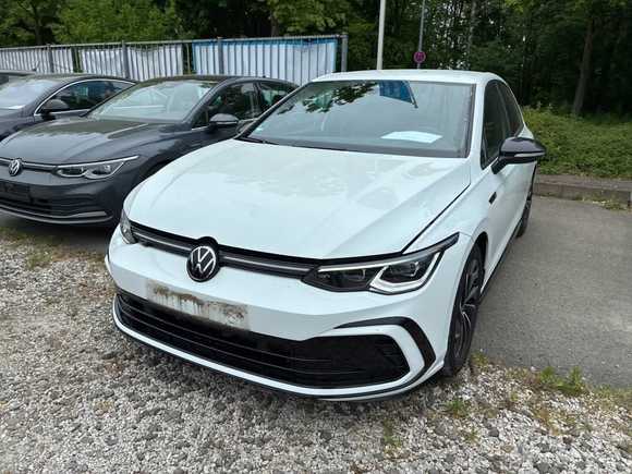 Pogled levo spredaj