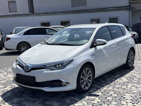 Pogled od napred levo