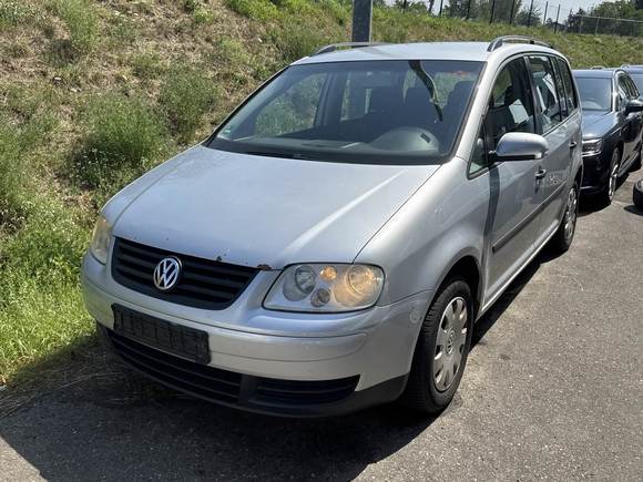 Pogled levo spredaj