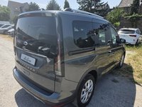 Skats no labās puses aizmugurē