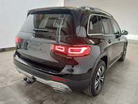 Pogled desno zadaj