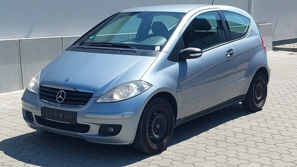 Pogled levo spredaj