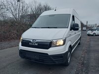 Skats no kreisās puses priekšā