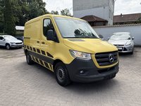 Skats no labās puses priekšā