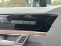 Vue des boutons de commande des sièges électriques