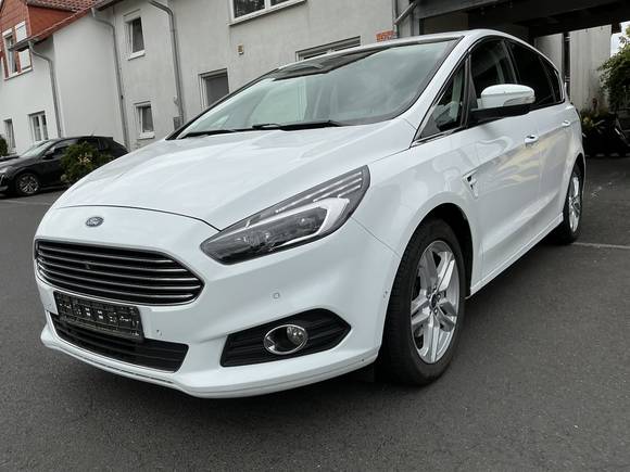 Pogled levo spredaj