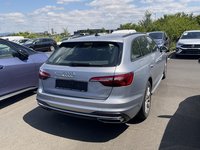Pogled desno zadaj