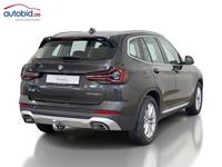 Skats no labās puses aizmugurē