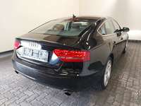 Pogled desno zadaj