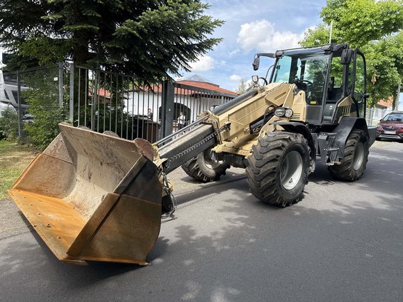 Skats no kreisās puses priekšā
