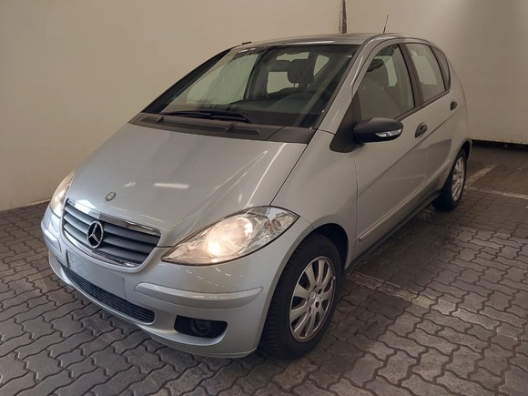 Pogled levo spredaj