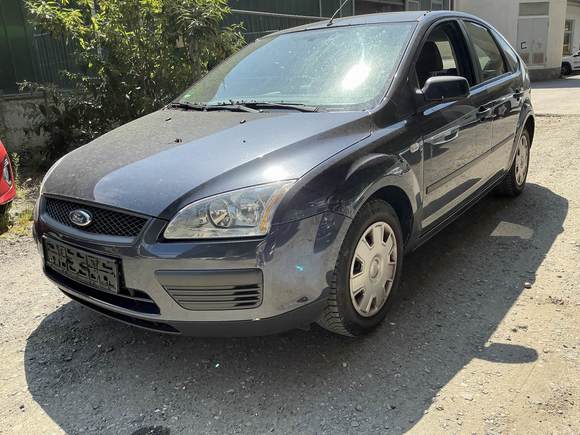Pogled od napred levo