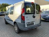 Pogled od pozadi levo