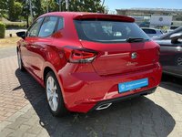Pogled od pozadi levo