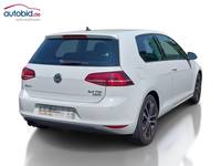 Pogled desno zadaj