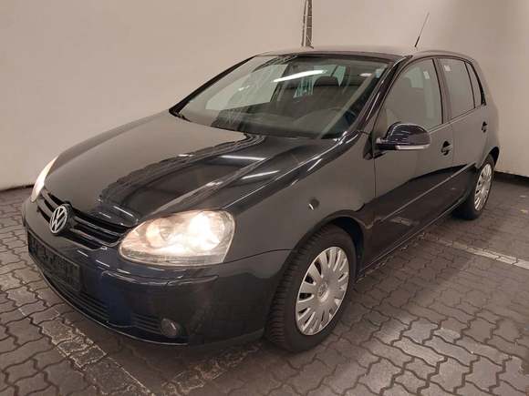 Skats no kreisās puses priekšā