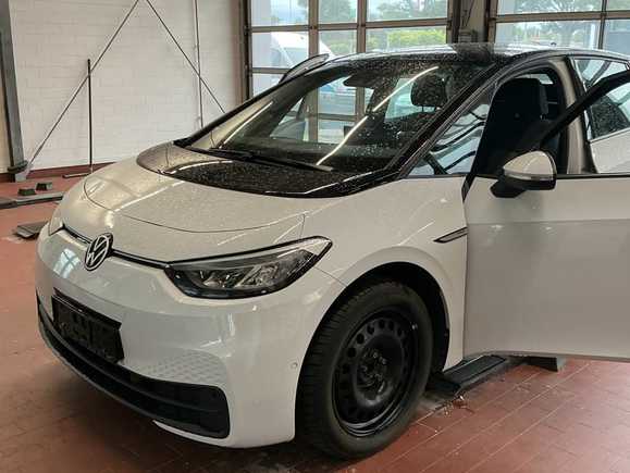 Pogled levo spredaj
