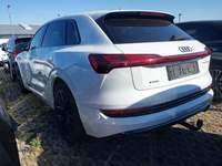 Pogled levo zadaj