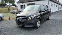 Pogled levo spredaj