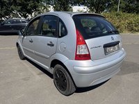Pogled od pozadi levo