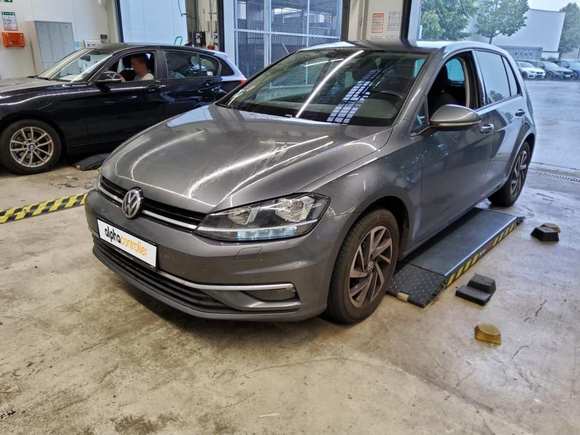 Pogled levo spredaj