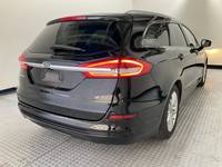 Pogled desno zadaj