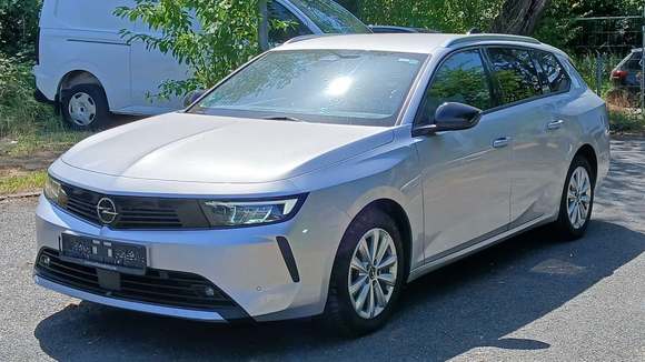 Pogled levo spredaj