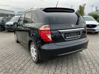 Pogled od pozadi levo