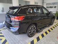 Pogled desno zadaj