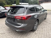 Pogled od pozadi desno