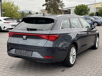 Pogled od pozadi desno