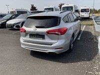 Skats no labās puses aizmugurē